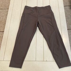 absolutely fit Capri yoga pants. Size M. Color Brown.